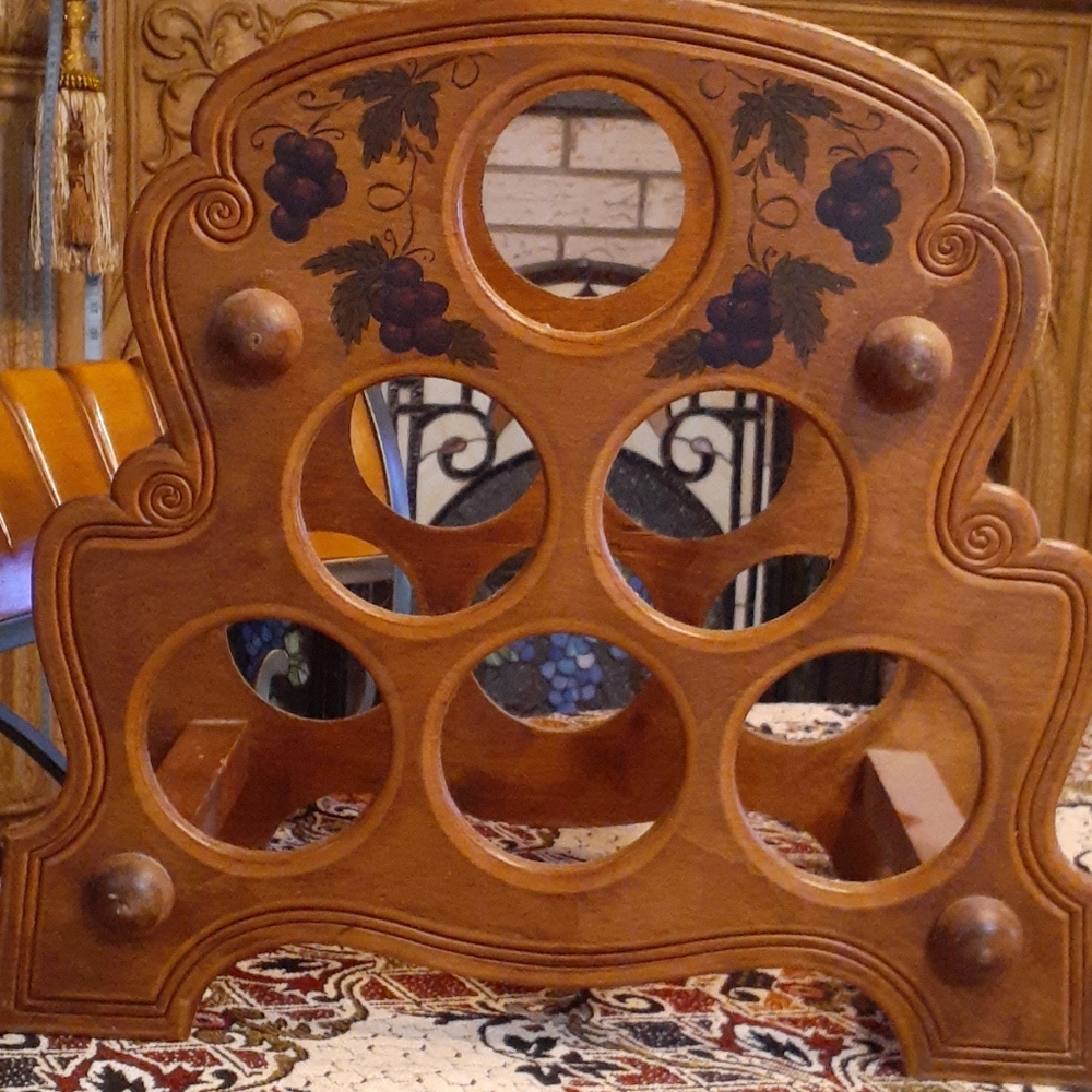 Wine bottle holder